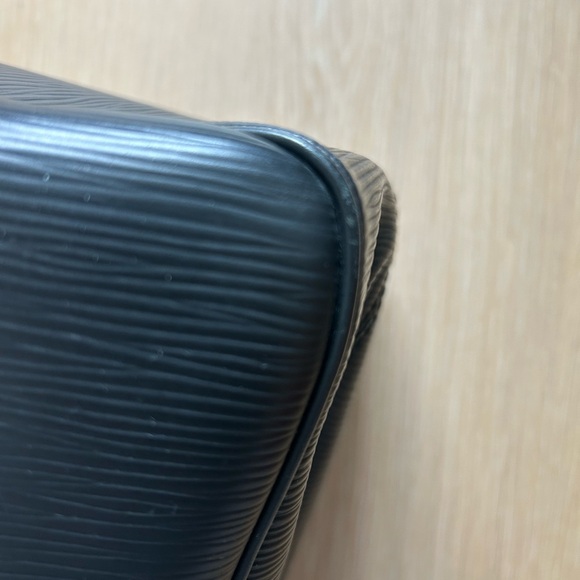 Louis Vuitton Black Epi Leather Passy GM - Picture 6 of 16